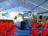 Ecrã Lusoscreen Alto-Ganho dentro de uma tenda transparente